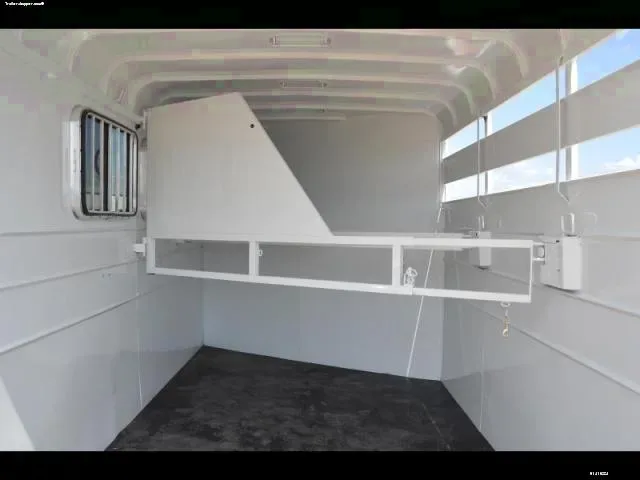 White 3 Horse Trailer w/Tandem 5200lb Axles