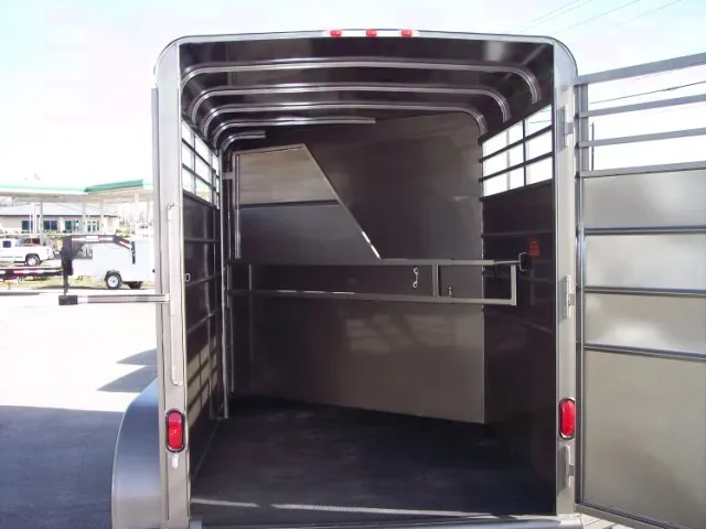 2-Horse Slant with Dressing Room