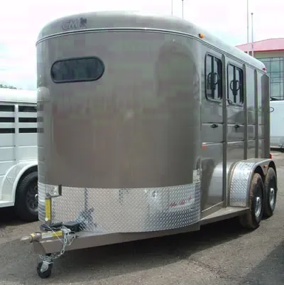 ES 2 horse slant load with rounded front and window in front