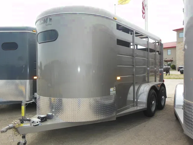 BEIGE 2 HORSE TRAILER W/RUBBER MATS