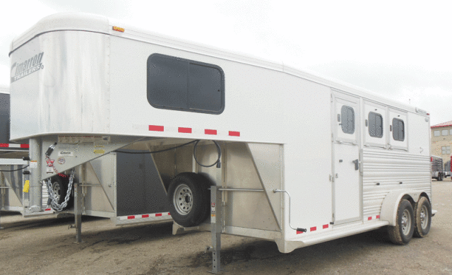 3horse trailer, aluminum, rear tack