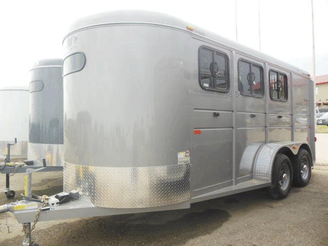 3 horse, slant, dressing room/front tack