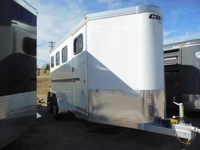 3 Horse Sland Load Aluminum Skin Trailer