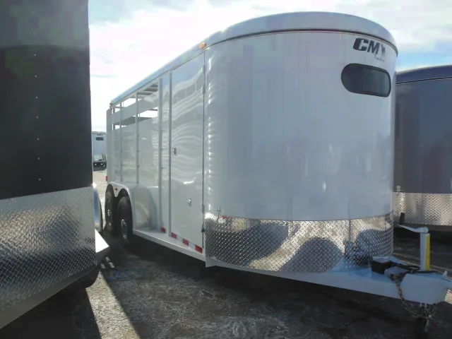 3 horse, white, slant load with single rear door