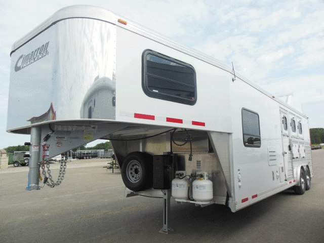 White 3 Horse Gooseneck Trailer with Living Quarters