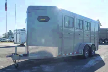 3 horse with rear tack w/dressing room windows in v