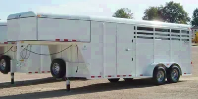 WHITE 3 HORSE SLANT LOAD WITH 5200LB AXLES