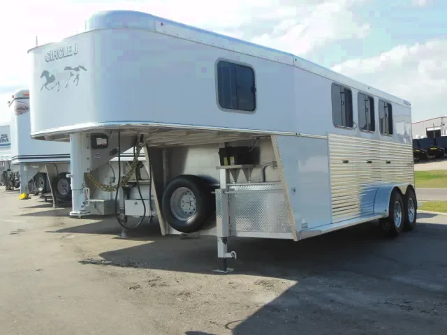 3 horse drop windows, floor mats, dressing room and more