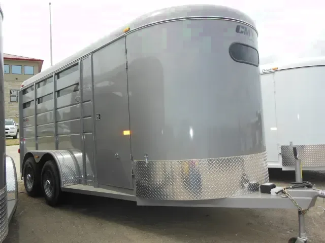 3 horse steel trailer with drop windows and feed doors