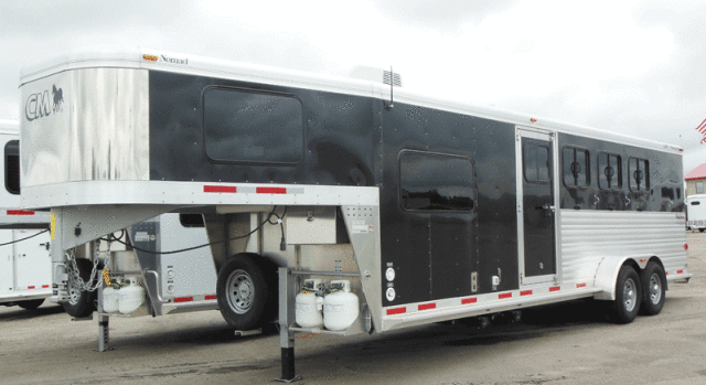 Black 4 Horse with Living Quarters Plus an Awning