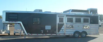 4 Horse with living quarters-LOADED