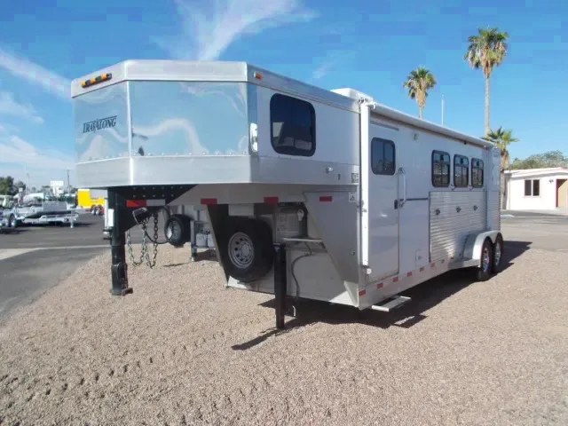 3 H GOOSENECK WITH LIVING QUARTERS