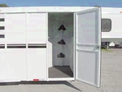 3 HORSE SLANT LOAD GOOSENECK