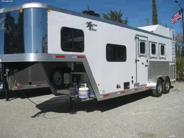 3 Horse Slant Load w/Living Quarter