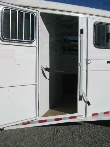 3 Horse Gooseneck - White