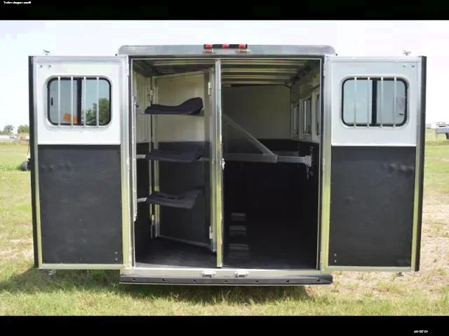 3 Horse Trailer w/ Rear Tack