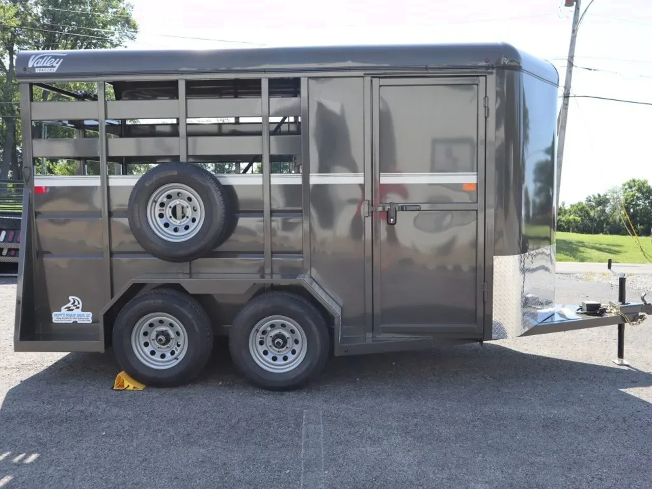 2027 Valley Trailers 2800 2H Slant BP Horse Trailer
