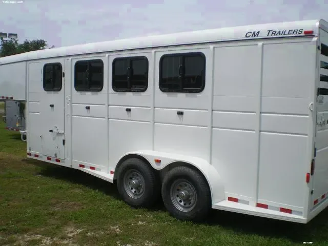 3 Horse Gooseneck Trailer -White