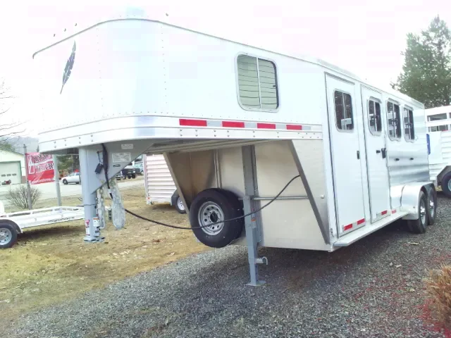 Gooseneck  3 Horse Slant w/Dressing Room