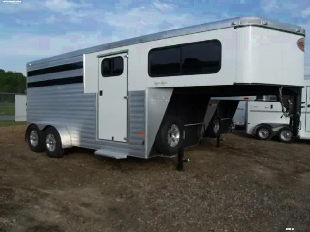 3 Horse White Aluminum Gooseneck