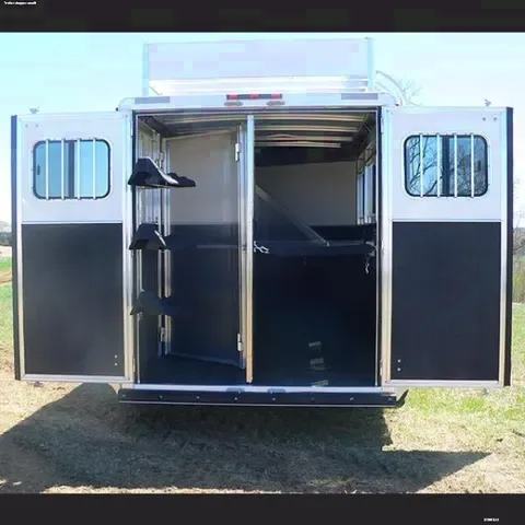 3 Horse Aluminum GN - Rear Tack & Hay Rack