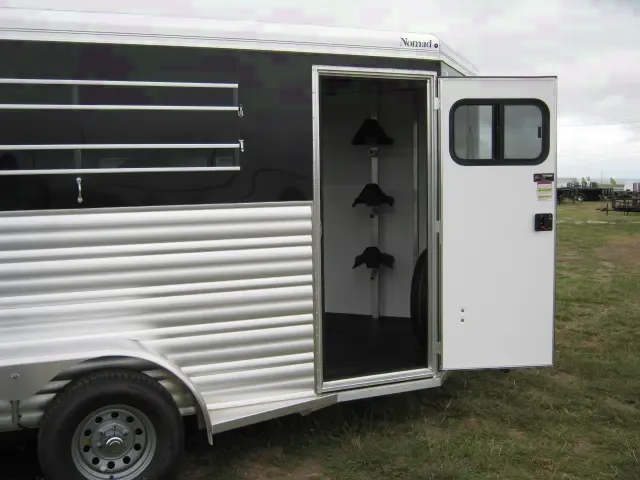 Black 3 Horse Slant Load Rear Tack
