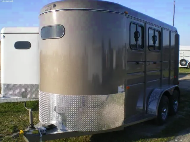 2 Horse Bumper Pull w/Feed Door