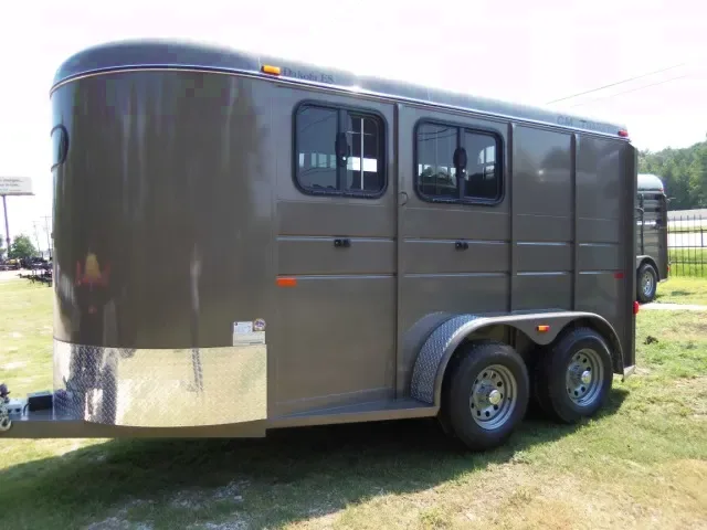 2 HORSE SLANT LOAD STEEL TRAILER WITH ROUNDED FRONT