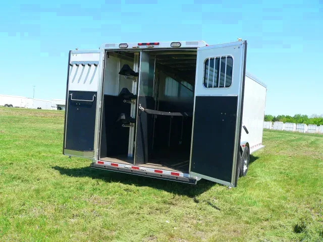 3 Horse Gooseneck Aluminum Trailer with Plenty of Storage