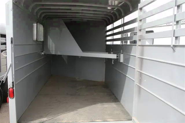 Slant Load 3 Horse Trailer w/Tack Room