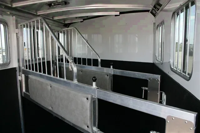 WHITE 3 HORSE BUMPER PULL-SLANT