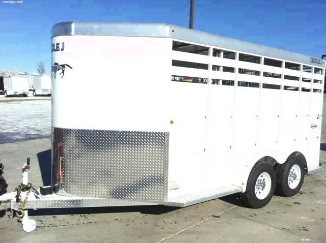 3 Horse Slant Load Walk in Tack