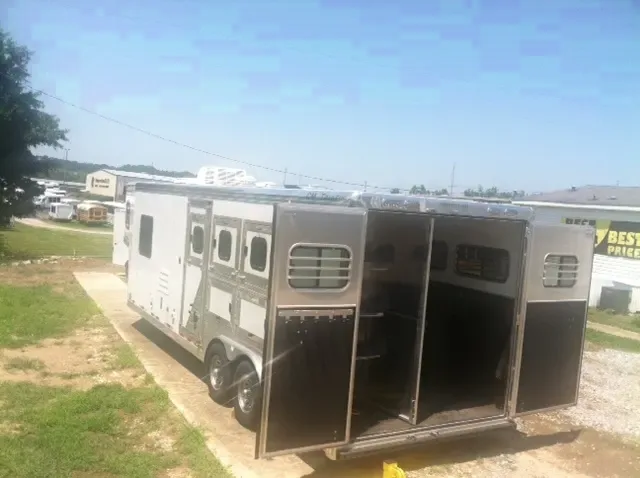 3 H Gooseneck with Living Quarters