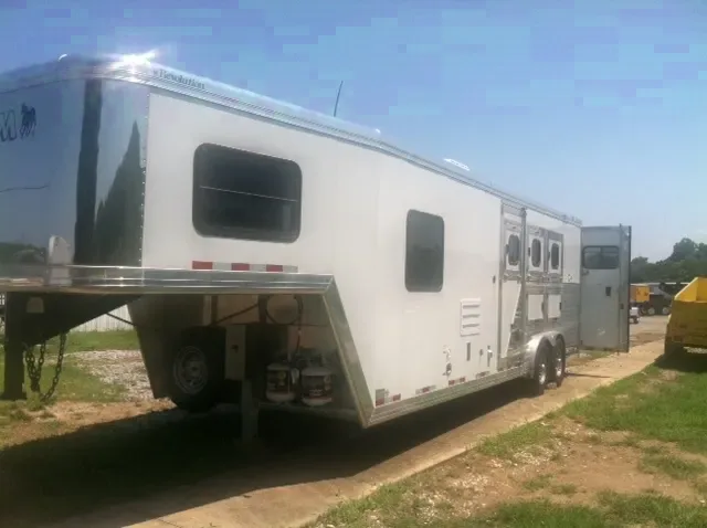 White 3 H with Living Quarters