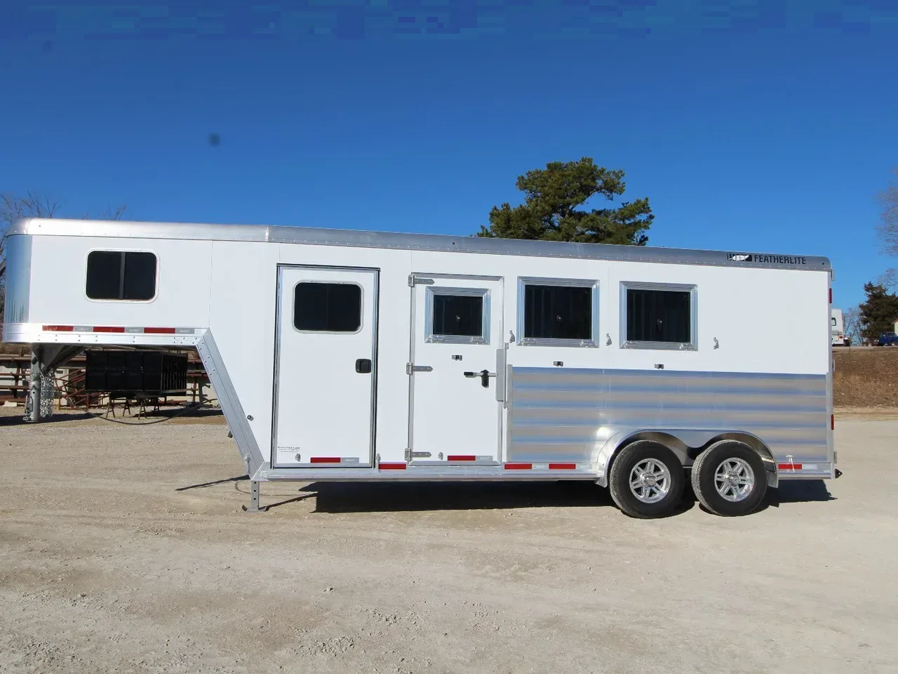 2025 Featherlite Trailers 9600-7350 Horse Trailer