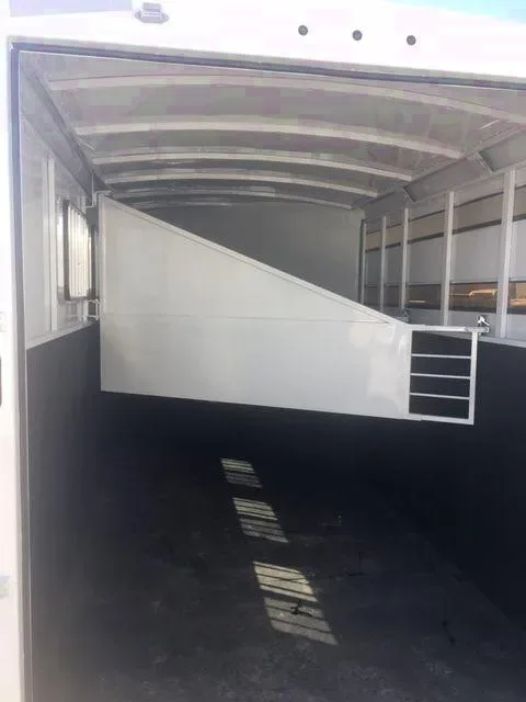 White 3 Horse Trailer-Dressing Room