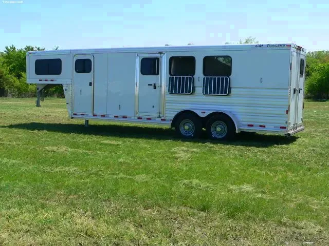 White 3 H GN Aluminum Trailer