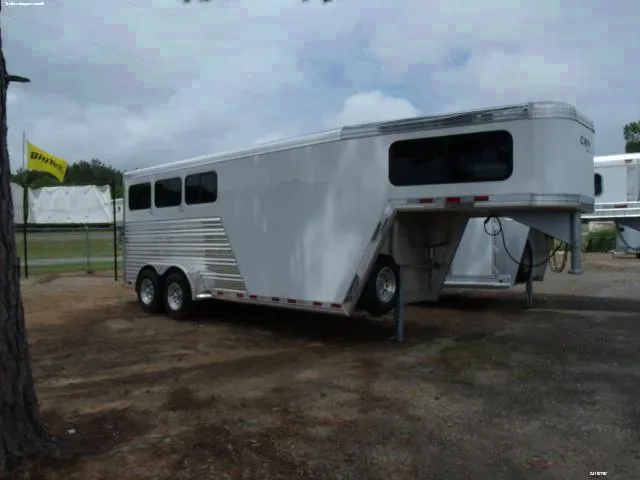 3H Aluminum Gooseneck Trailer w/Dressing Room