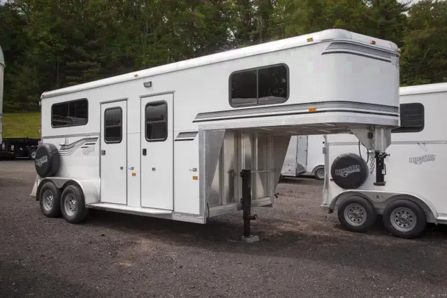 3 Horse Trailer Gooseneck-White