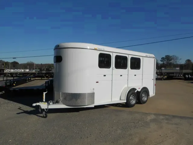 3 HORSE TRAILER EVERYTHING YOU NEED TO TAKE CARE OF THE HORSES