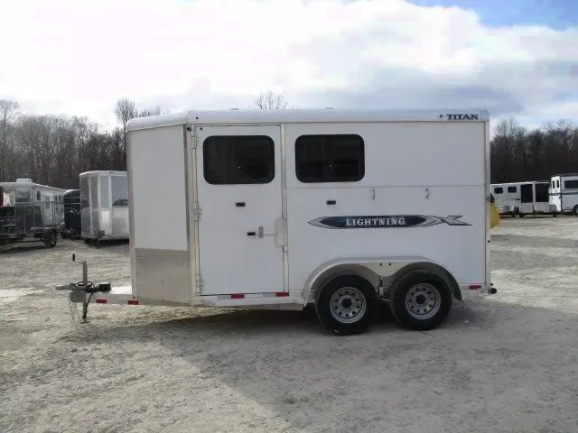 WHITE ALUMINUM 2 HORSE BP TRAILER