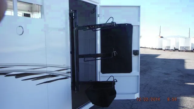 2 Horse Trailer w/Saddle Racks