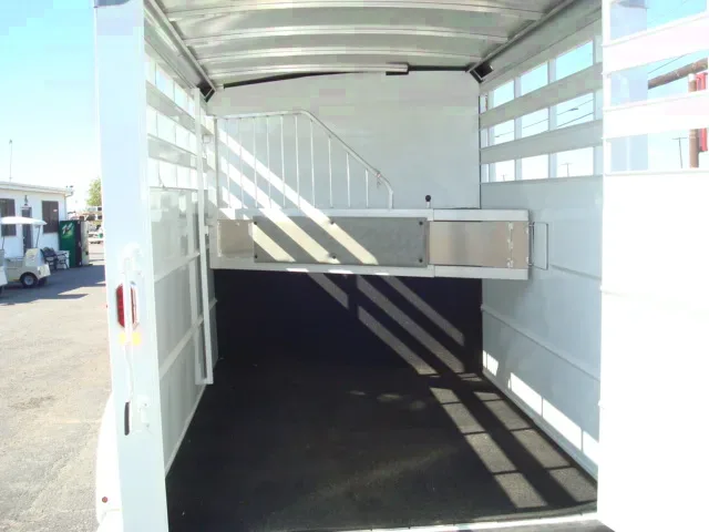 2 horse slant load trailer w/tandem 5200lb axles