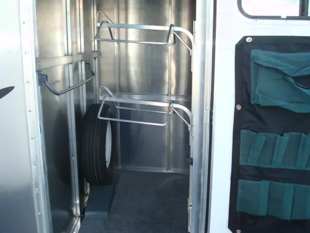 Aluminum 2 horse w/Drop Windows