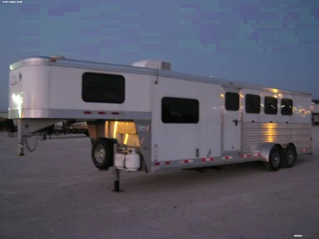 White 4H With Full LQ  Gooseneck Trailer