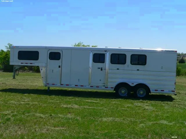 White/Aluminum 3 Horse Gooseneck w/Rear Tack