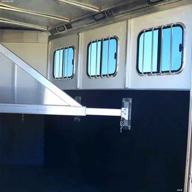 3 Horse Aluminum BP with Feed Doors and Mats