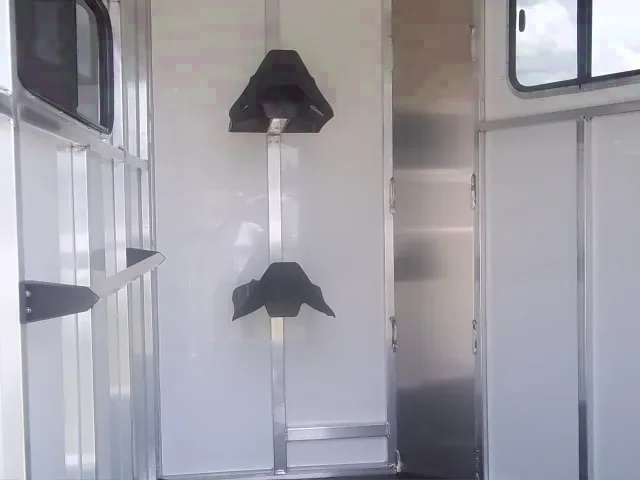 2 HORSE TRAILER W/DROP DOWN FEED DOORS AND WINDOWS