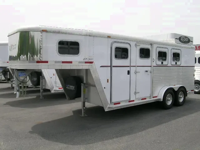 3 Horse Gooseneck w/Hay Rack