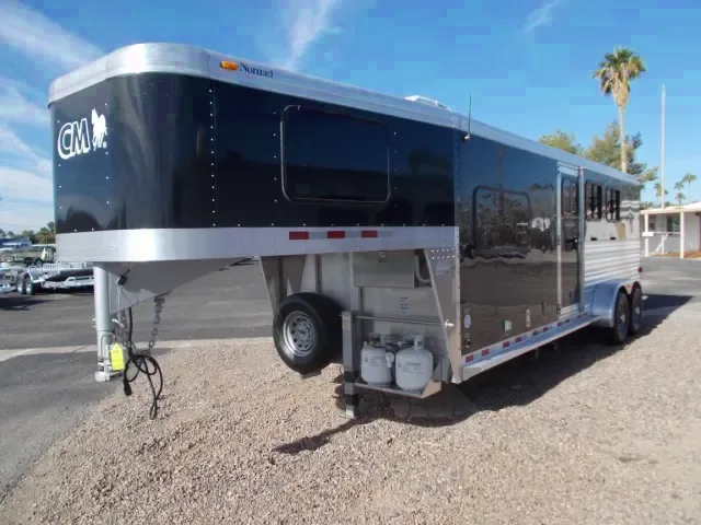 3 Horse w/Living Quarters-GN